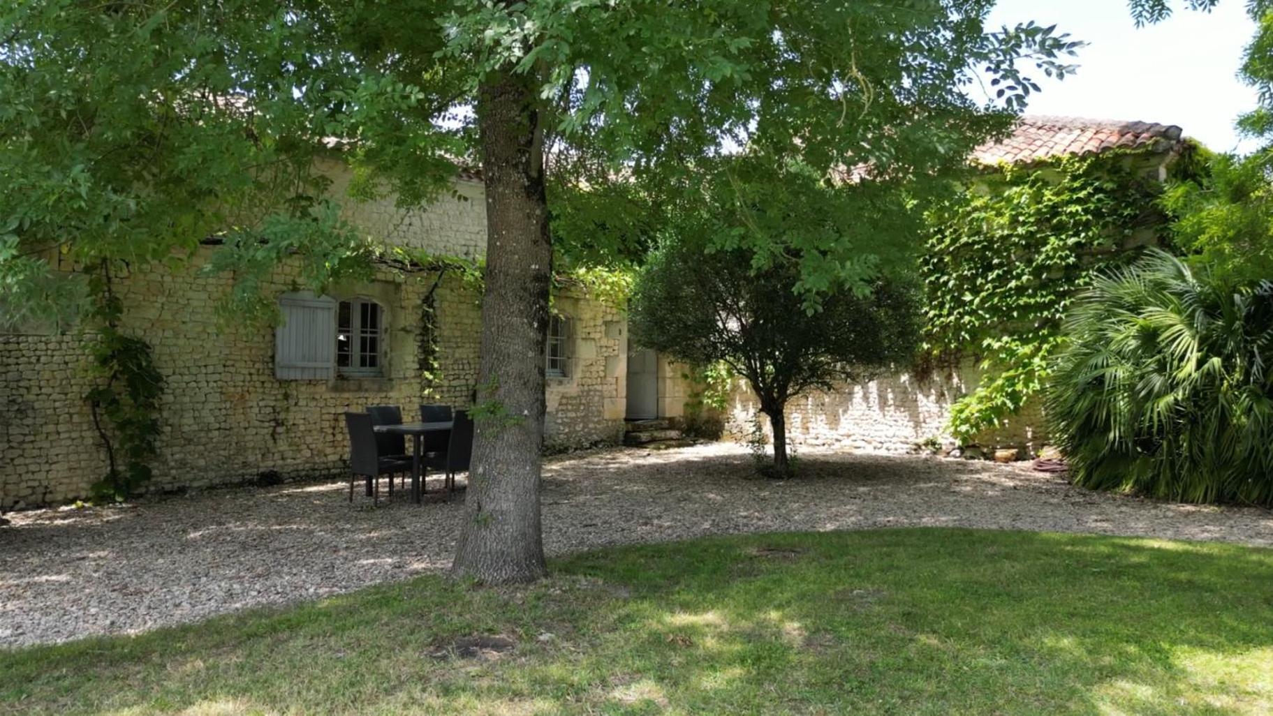Logis Du Paradis Criteuil-la-Magdeleine Exterior photo